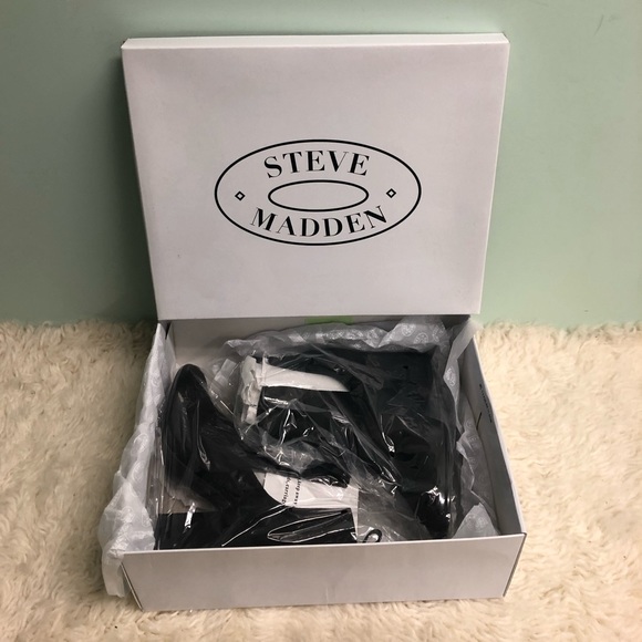 Steve Madden Women’s Booties: Black | Size 8 - Picture 5 of 6